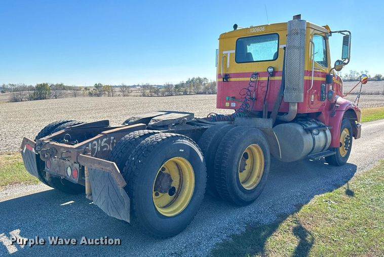 image for item DT2135 2002 International  9100i semi truck