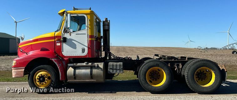 image for item DT2135 2002 International  9100i semi truck