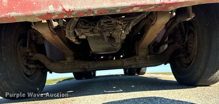 image for item DT2135 2002 International  9100i semi truck