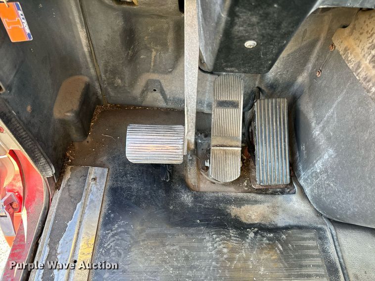 image for item DT2135 2002 International  9100i semi truck