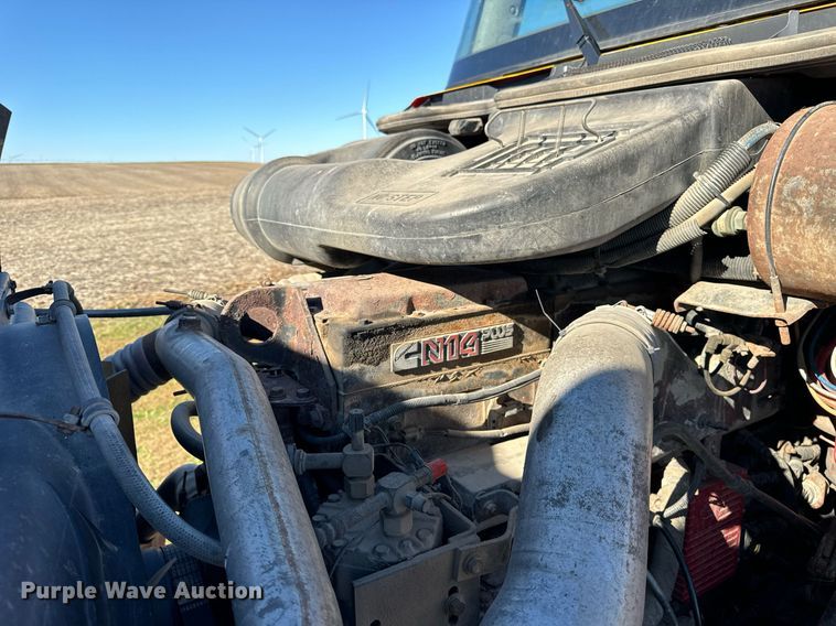 image for item DT2135 2002 International  9100i semi truck