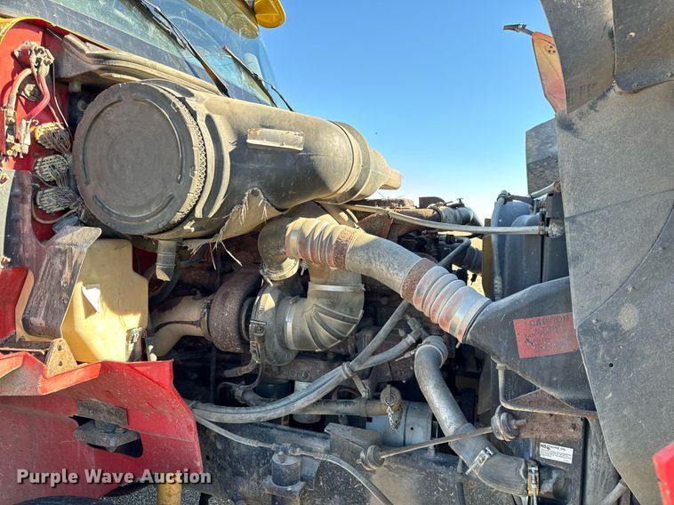 image for item DT2135 2002 International  9100i semi truck