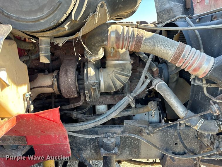 image for item DT2135 2002 International  9100i semi truck