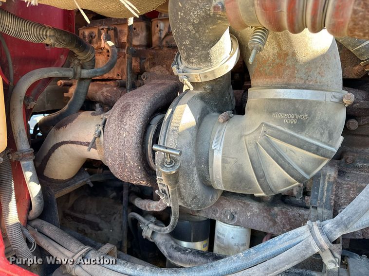 image for item DT2135 2002 International  9100i semi truck