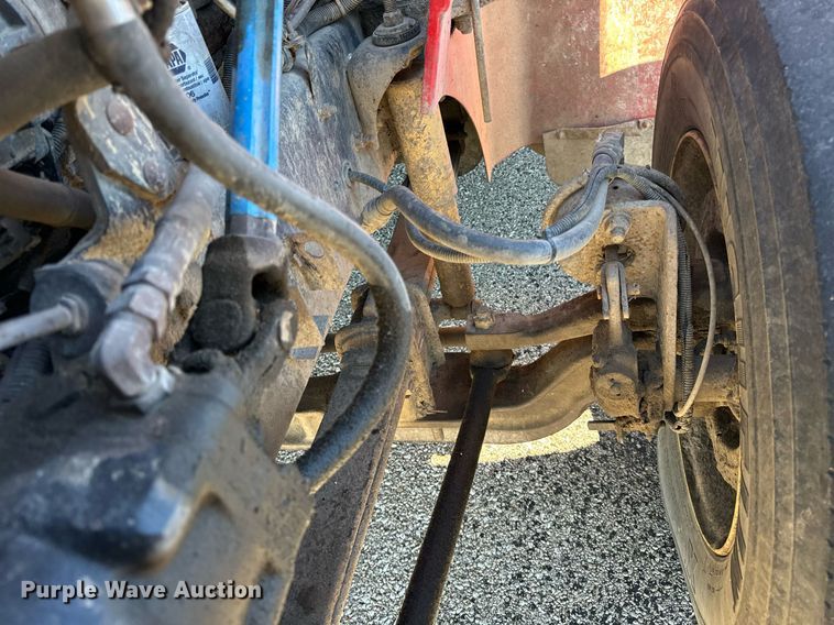 image for item DT2135 2002 International  9100i semi truck