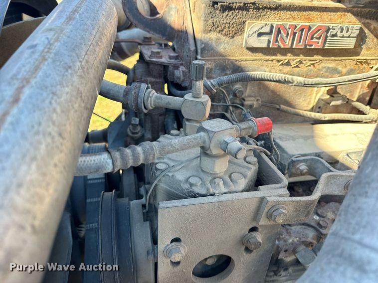 image for item DT2135 2002 International  9100i semi truck