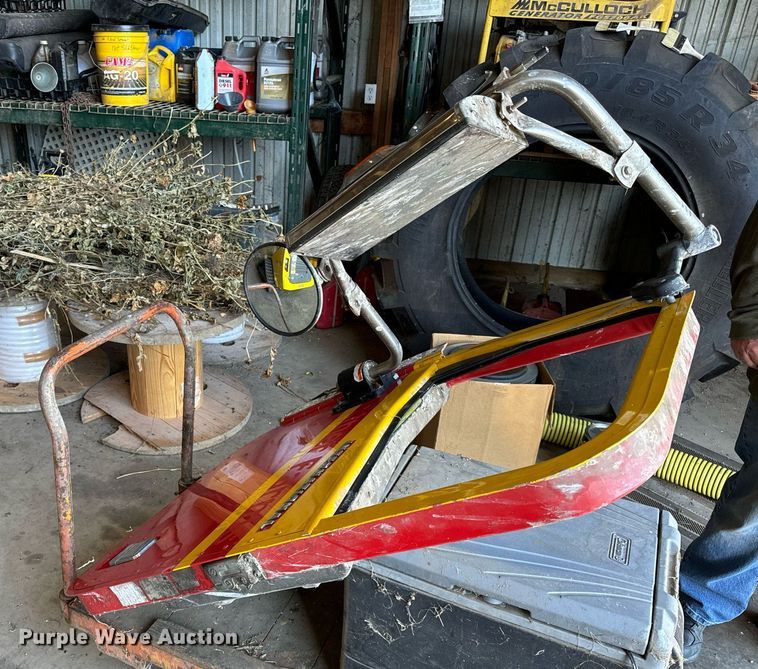 image for item DT2135 2002 International  9100i semi truck