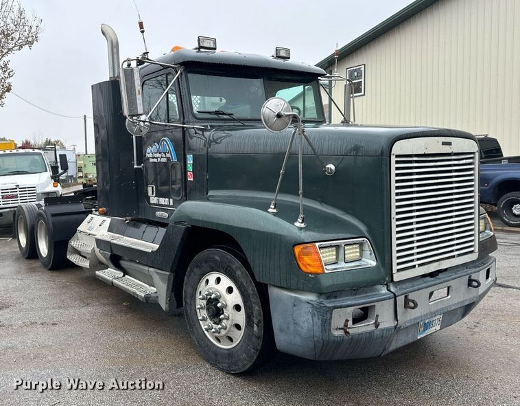 image for item DT2205 1999 Freightliner FLD120 semi truck