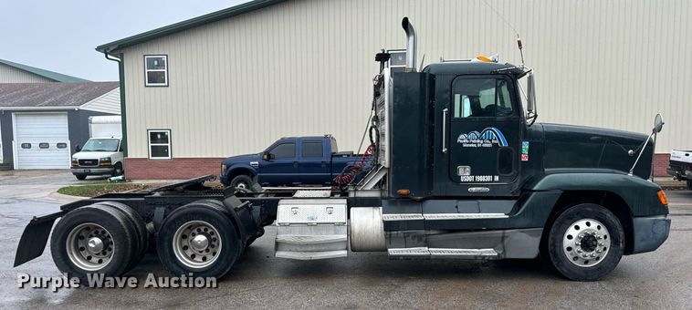 image for item DT2205 1999 Freightliner FLD120 semi truck