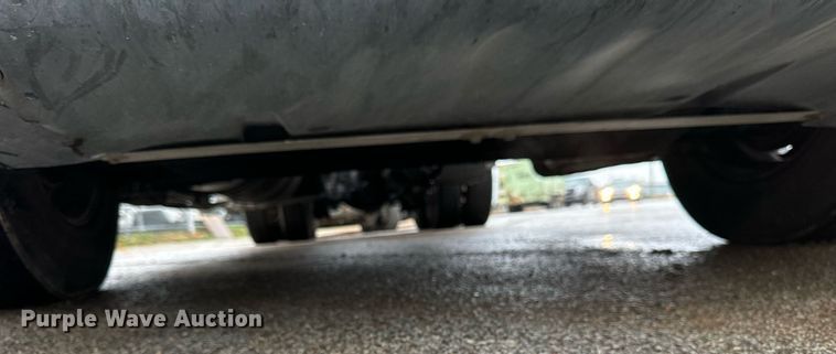 image for item DT2205 1999 Freightliner FLD120 semi truck