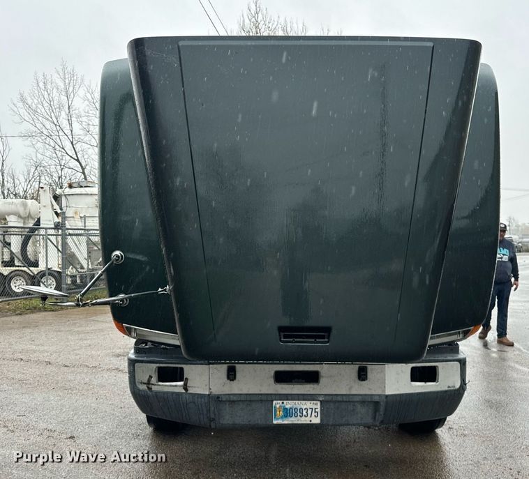 image for item DT2205 1999 Freightliner FLD120 semi truck