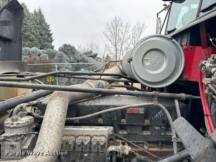 image for item DT2205 1999 Freightliner FLD120 semi truck