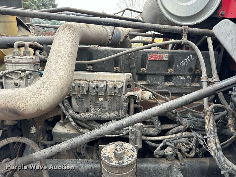 image for item DT2205 1999 Freightliner FLD120 semi truck