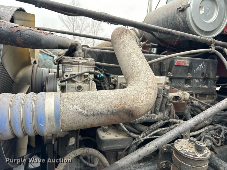 image for item DT2205 1999 Freightliner FLD120 semi truck