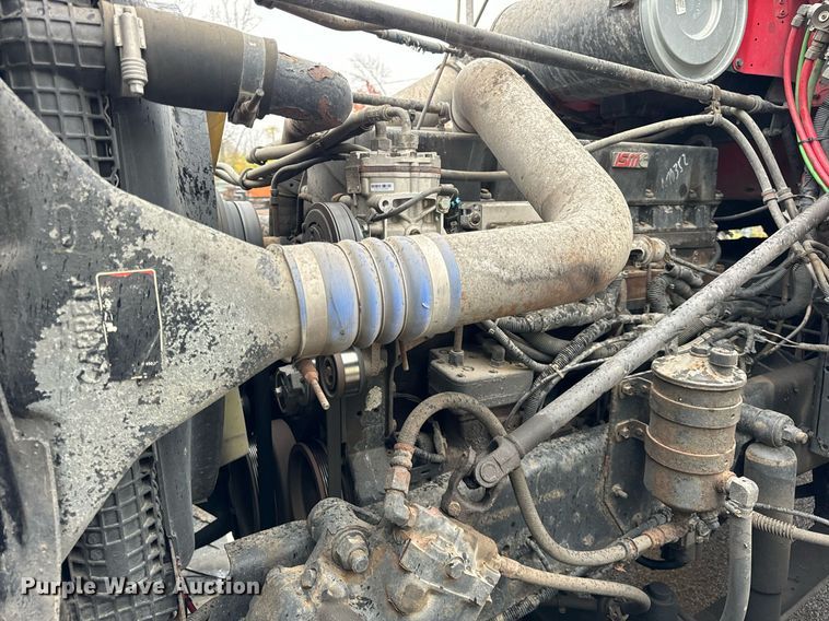 image for item DT2205 1999 Freightliner FLD120 semi truck