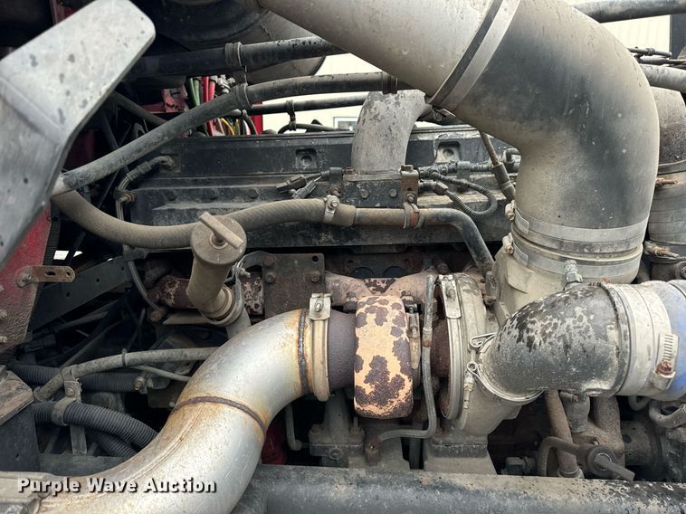 image for item DT2205 1999 Freightliner FLD120 semi truck