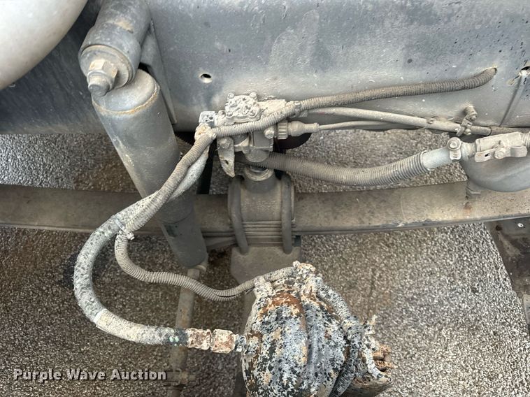 image for item DT2205 1999 Freightliner FLD120 semi truck