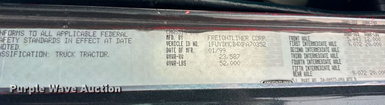 image for item DT2205 1999 Freightliner FLD120 semi truck