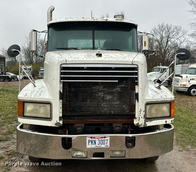 image for item DT2218 1998 Mack CH600 semi truck