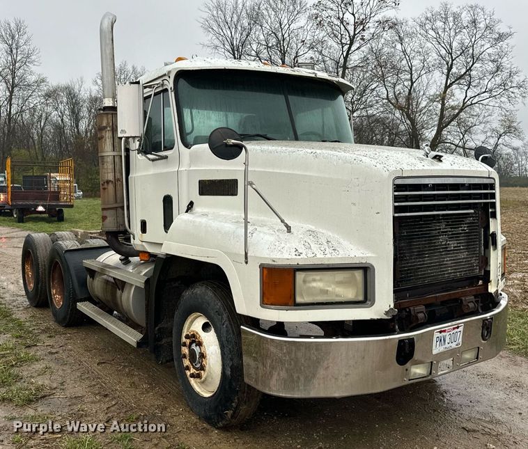 image for item DT2218 1998 Mack CH600 semi truck