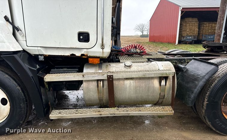 image for item DT2218 1998 Mack CH600 semi truck