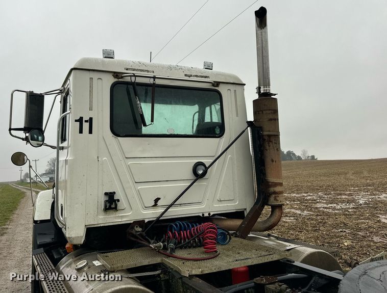 image for item DT2218 1998 Mack CH600 semi truck