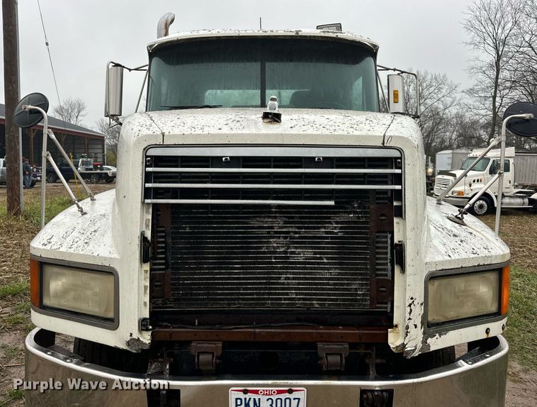 image for item DT2218 1998 Mack CH600 semi truck