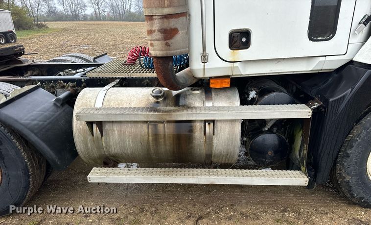 image for item DT2218 1998 Mack CH600 semi truck