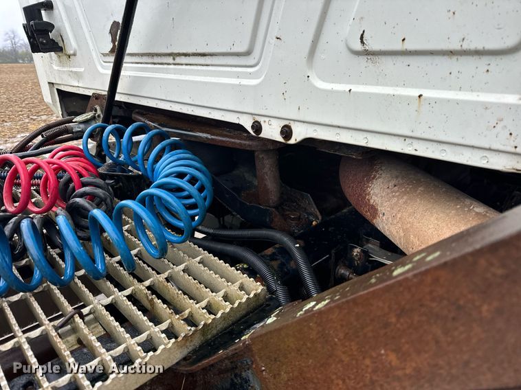 image for item DT2218 1998 Mack CH600 semi truck