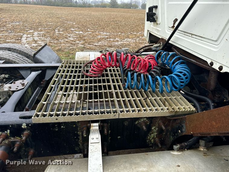 image for item DT2218 1998 Mack CH600 semi truck