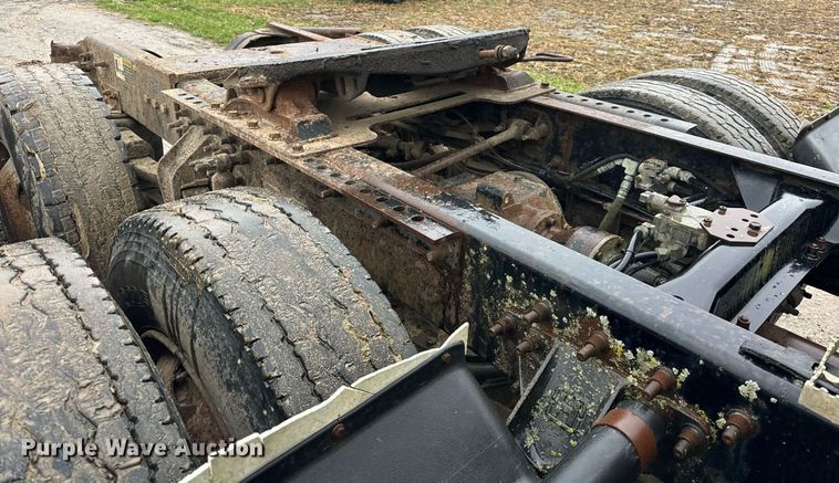 image for item DT2218 1998 Mack CH600 semi truck