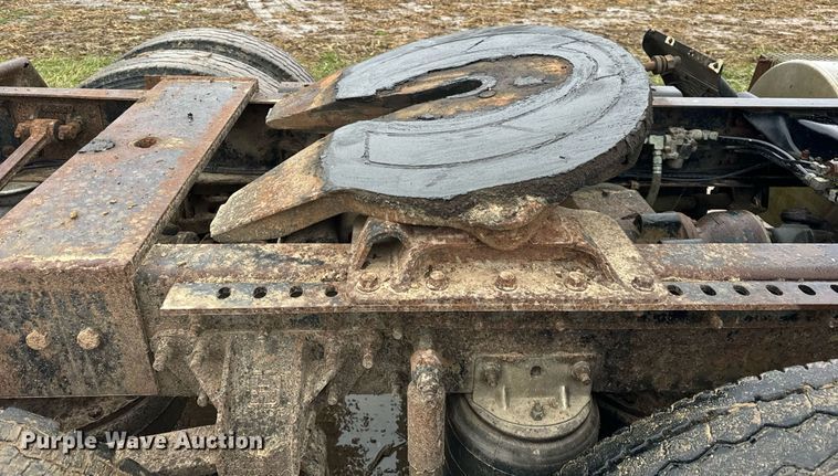 image for item DT2218 1998 Mack CH600 semi truck