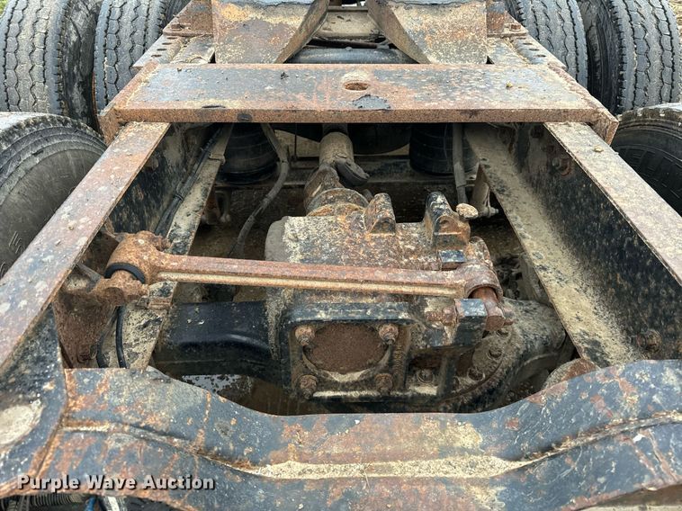 image for item DT2218 1998 Mack CH600 semi truck