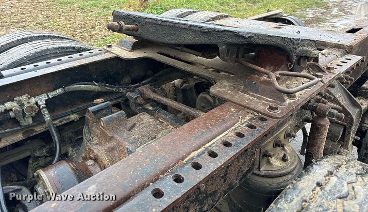 image for item DT2218 1998 Mack CH600 semi truck