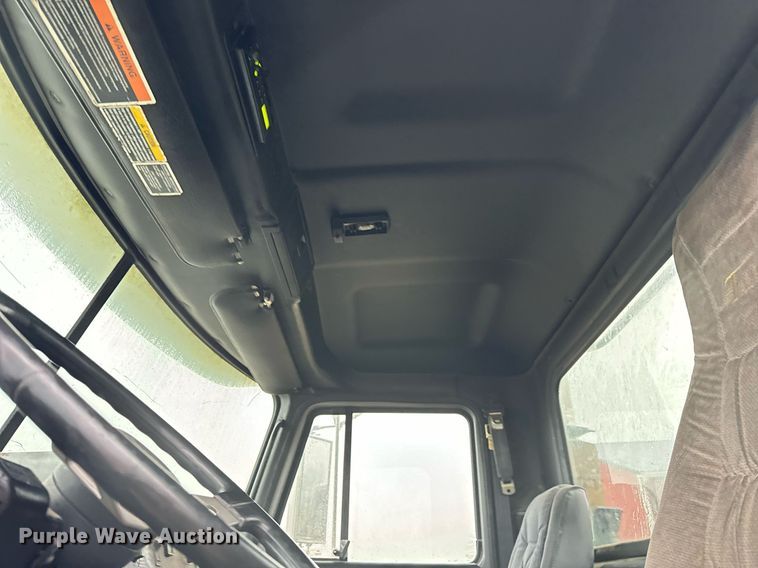 image for item DT2218 1998 Mack CH600 semi truck