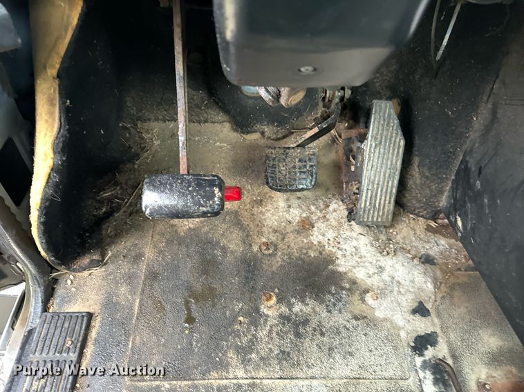 image for item DT2218 1998 Mack CH600 semi truck