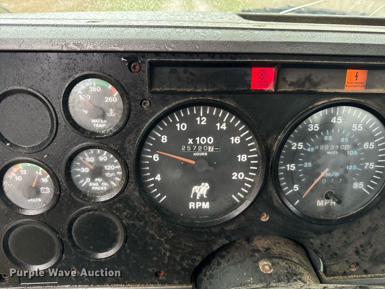 image for item DT2218 1998 Mack CH600 semi truck