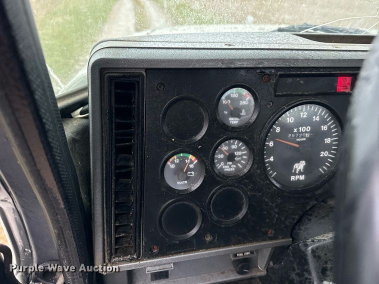 image for item DT2218 1998 Mack CH600 semi truck