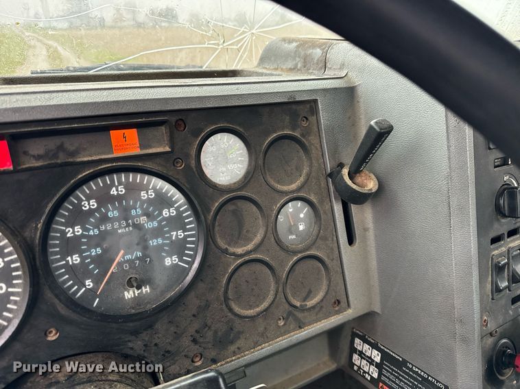 image for item DT2218 1998 Mack CH600 semi truck