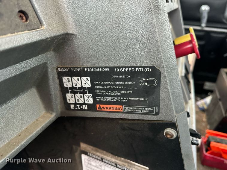 image for item DT2218 1998 Mack CH600 semi truck