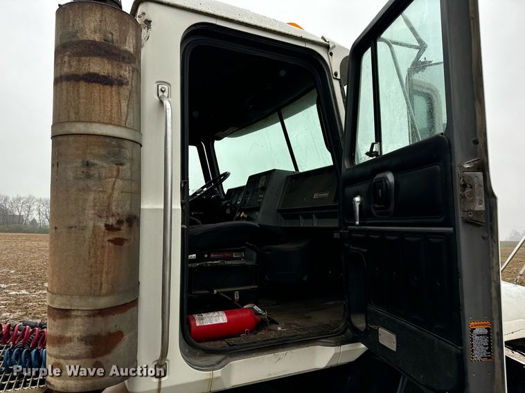 image for item DT2218 1998 Mack CH600 semi truck