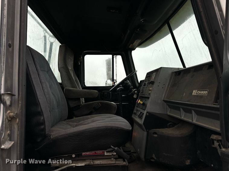 image for item DT2218 1998 Mack CH600 semi truck