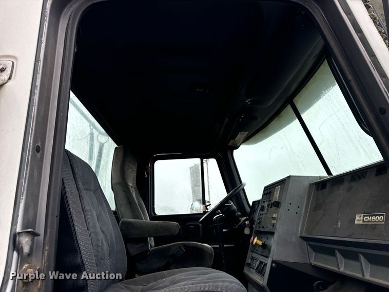 image for item DT2218 1998 Mack CH600 semi truck