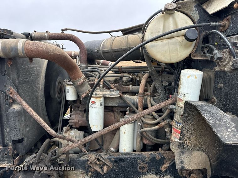 image for item DT2218 1998 Mack CH600 semi truck