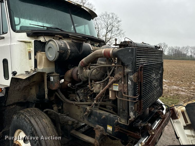 image for item DT2218 1998 Mack CH600 semi truck