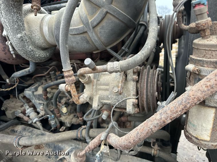 image for item DT2218 1998 Mack CH600 semi truck