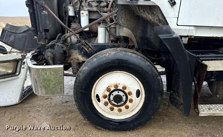 image for item DT2218 1998 Mack CH600 semi truck