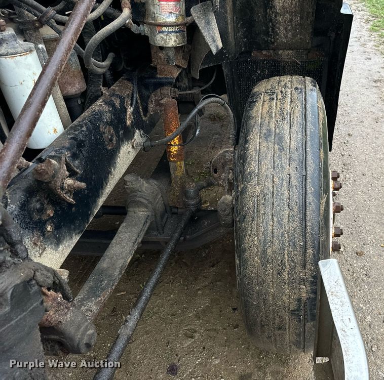 image for item DT2218 1998 Mack CH600 semi truck