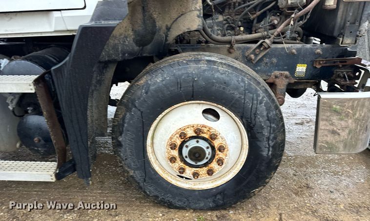 image for item DT2218 1998 Mack CH600 semi truck