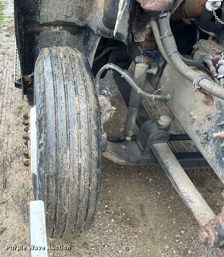 image for item DT2218 1998 Mack CH600 semi truck